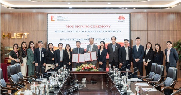 thuc day chuyen doi so trong nganh giao duc va phat trien nhan tai cong nghe thong tin 1jpg